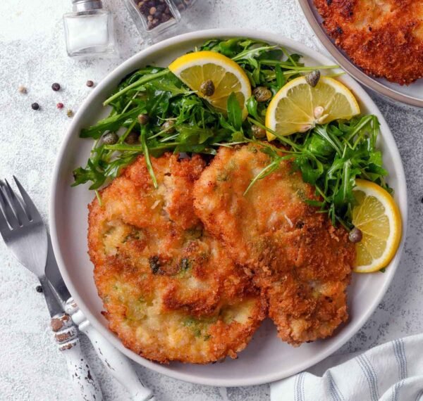 Crispy Veal cutlet with Mashed potato, Veg. and gravy
